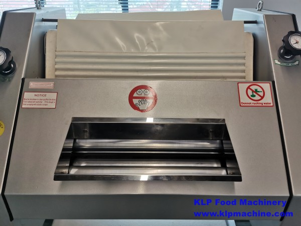 China Commercial Bakery Baguette Moulder Long French Bread Dough Moulder Baguette Moulding Machine 