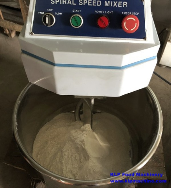 68L Capacity 25kg Flour Kneading Machine Bakery Industrial Flour Kneader Cake Bread Pizza Food Dough Spiral Mixer 