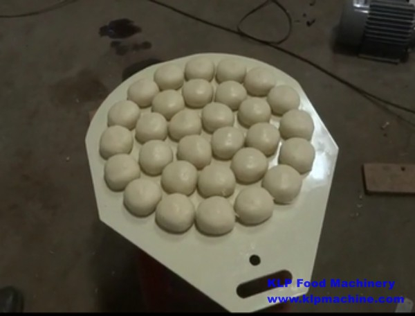 Semi Automatic 30 Pcs Pizza Bun Dough Divider Rounder Dough Ball Making Machine Dough Dividing And Rounding Machine 