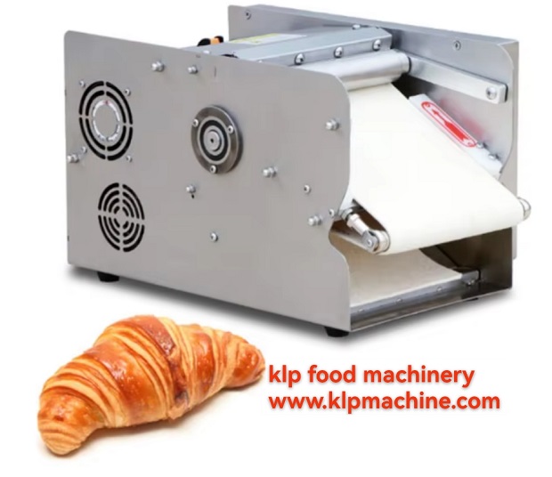 Small croissant shaping machine